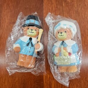 Enesco Designed Giftware 1986 Thanksgiving Bear Salt and‎ Pepper Shaker Set